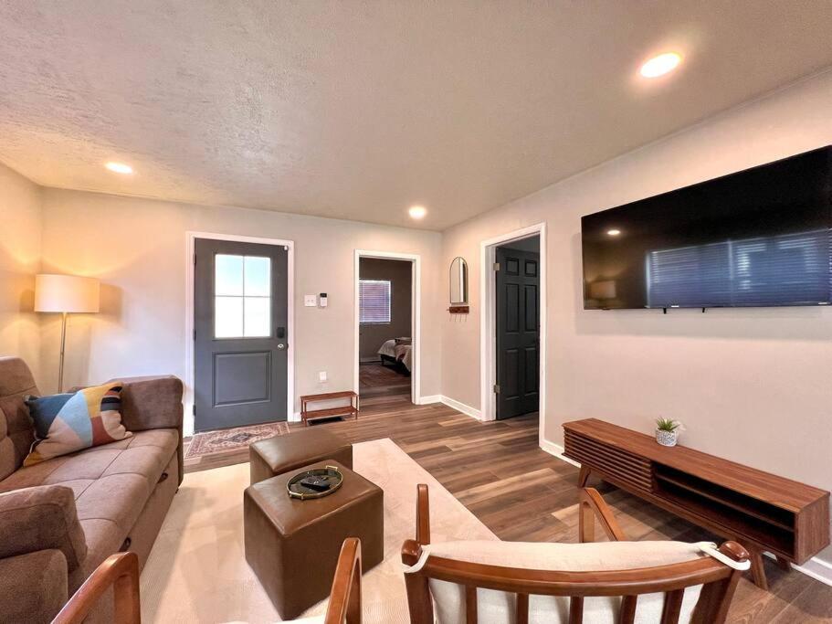Modern Style Home Near Dt Indy & Major Attractions Индианаполис Экстерьер фото
