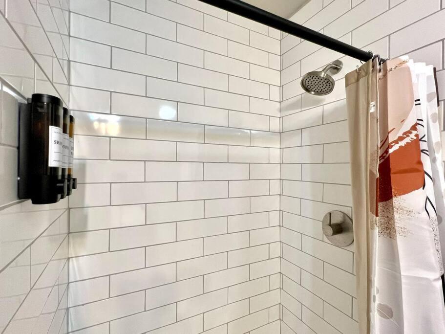 Modern Style Home Near Dt Indy & Major Attractions Индианаполис Экстерьер фото
